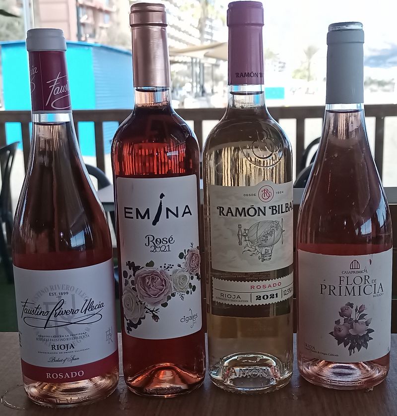 Cuidada seleccion de vinos rosados la de nuestra bodega en el chiringuito de Fuengirola